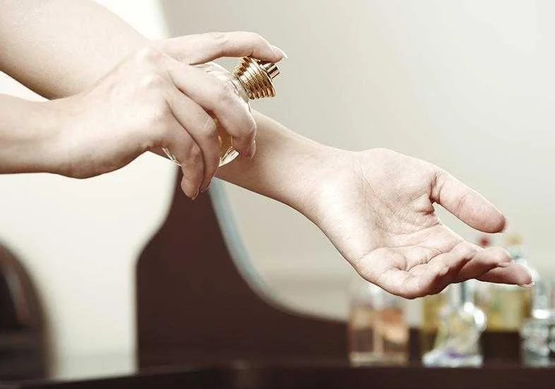 As 4 melhores regiões do corpo para aplicar perfume