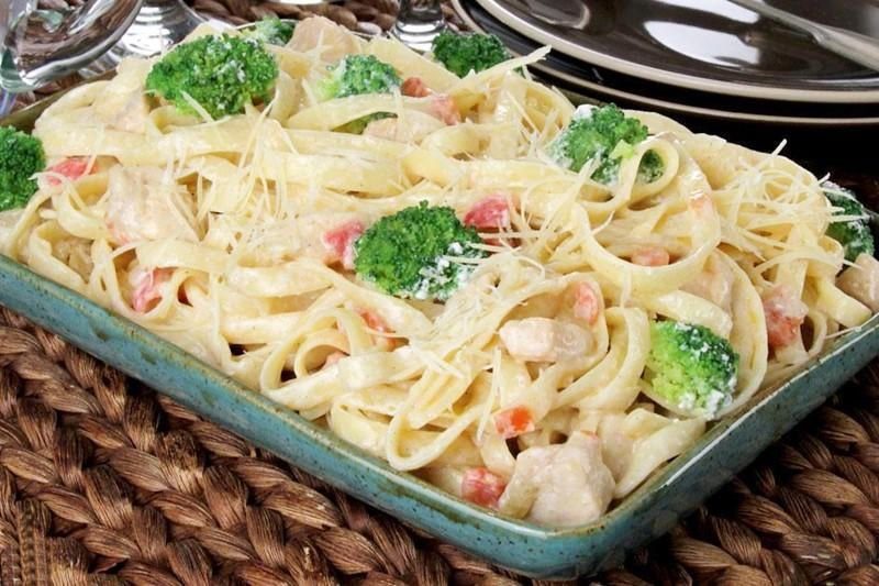 Como fazer macarrão ao molho de frango