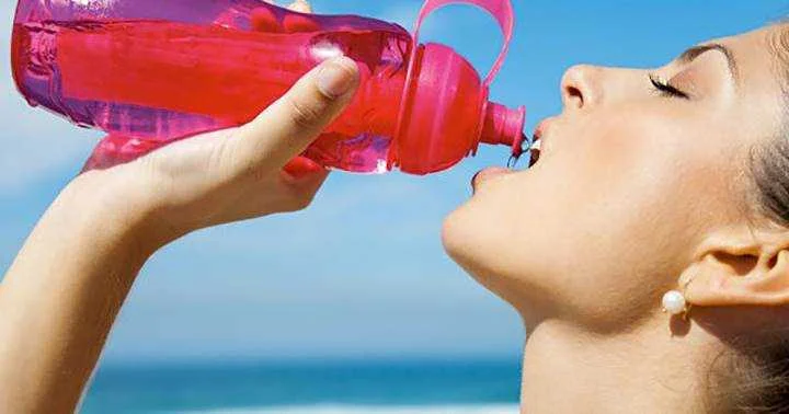 Como higienizar garrafinhas de água