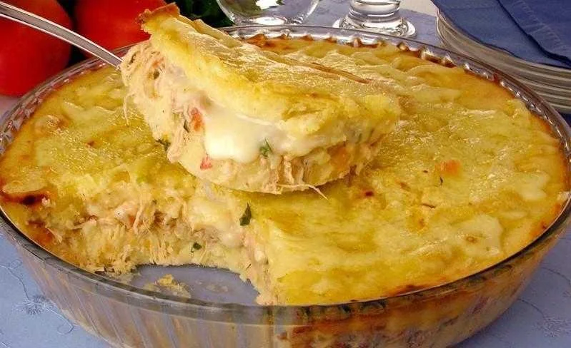 Torta de mandioca com frango e catupiry f