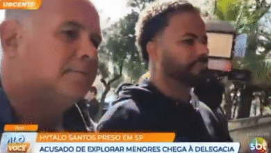 Veja o momento em que Hytalo Santos chega à delegacia algemado - Foto: Reprodução