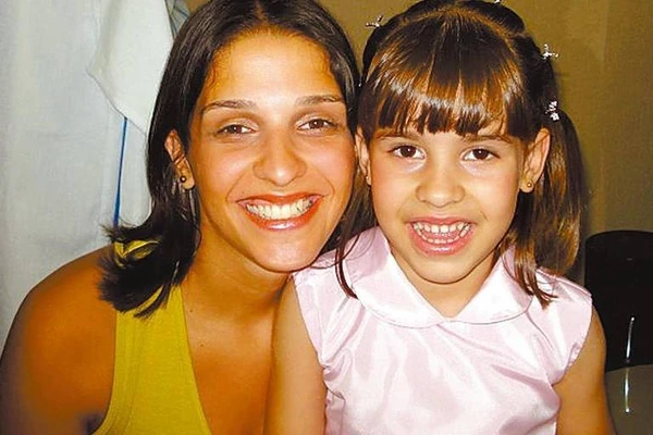 Isabella Nardoni com a mãe - Foto: Reprodução